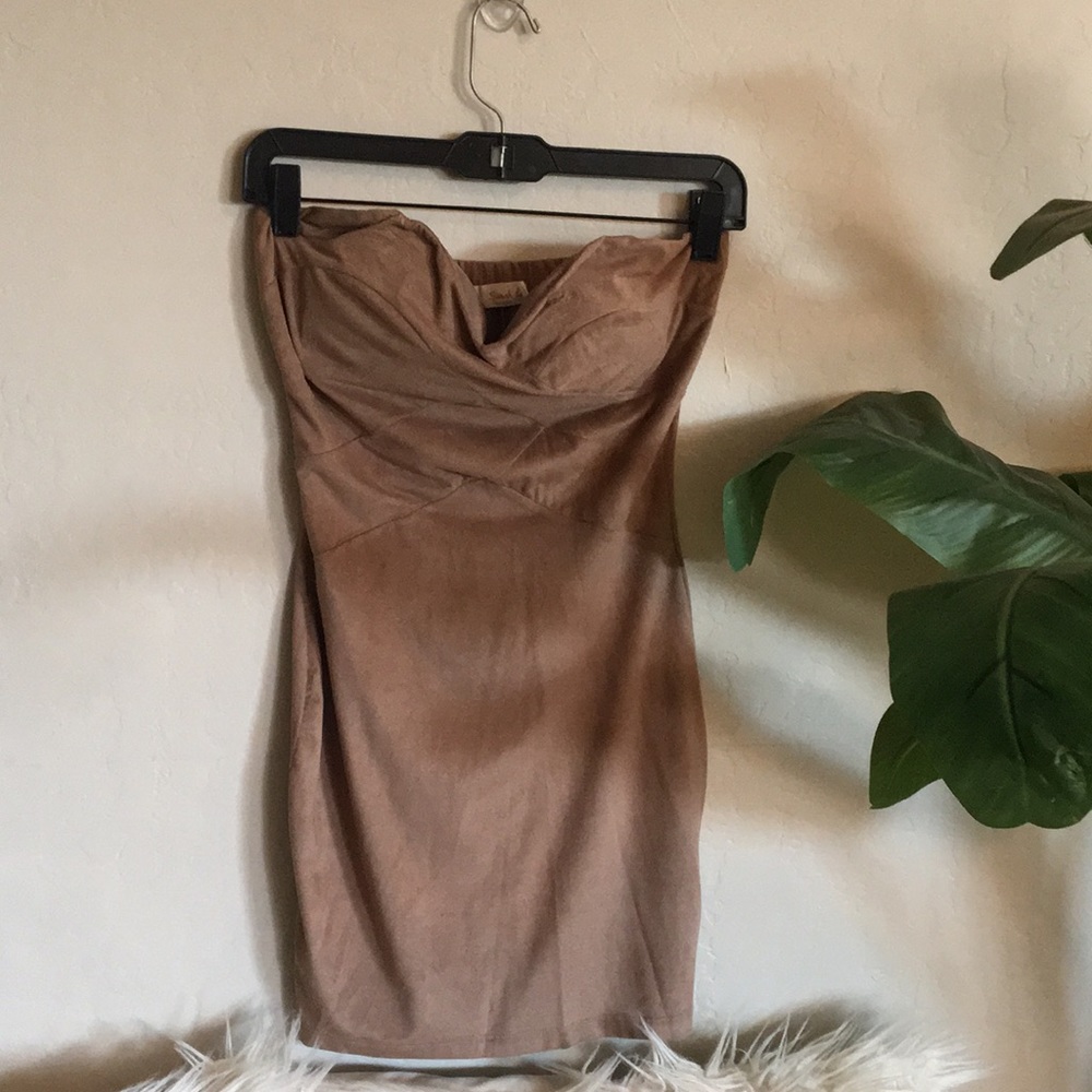 Tan sweetheart neck dress
